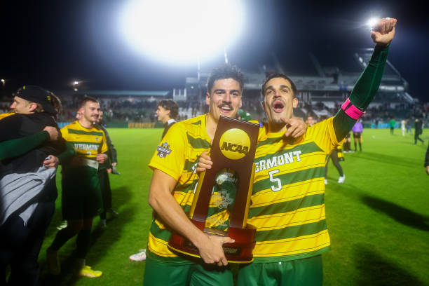 冠还得再等 冠还得再等